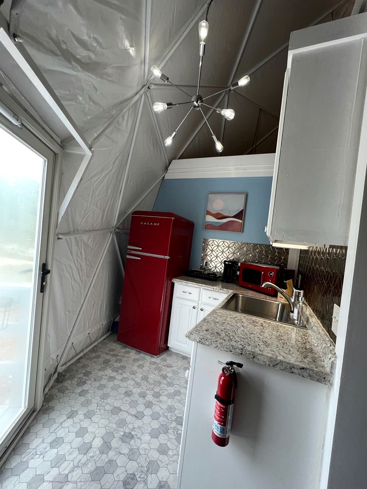 Outstanding Luminous Dome Fully Equipped with Interior Bath in South Carolina