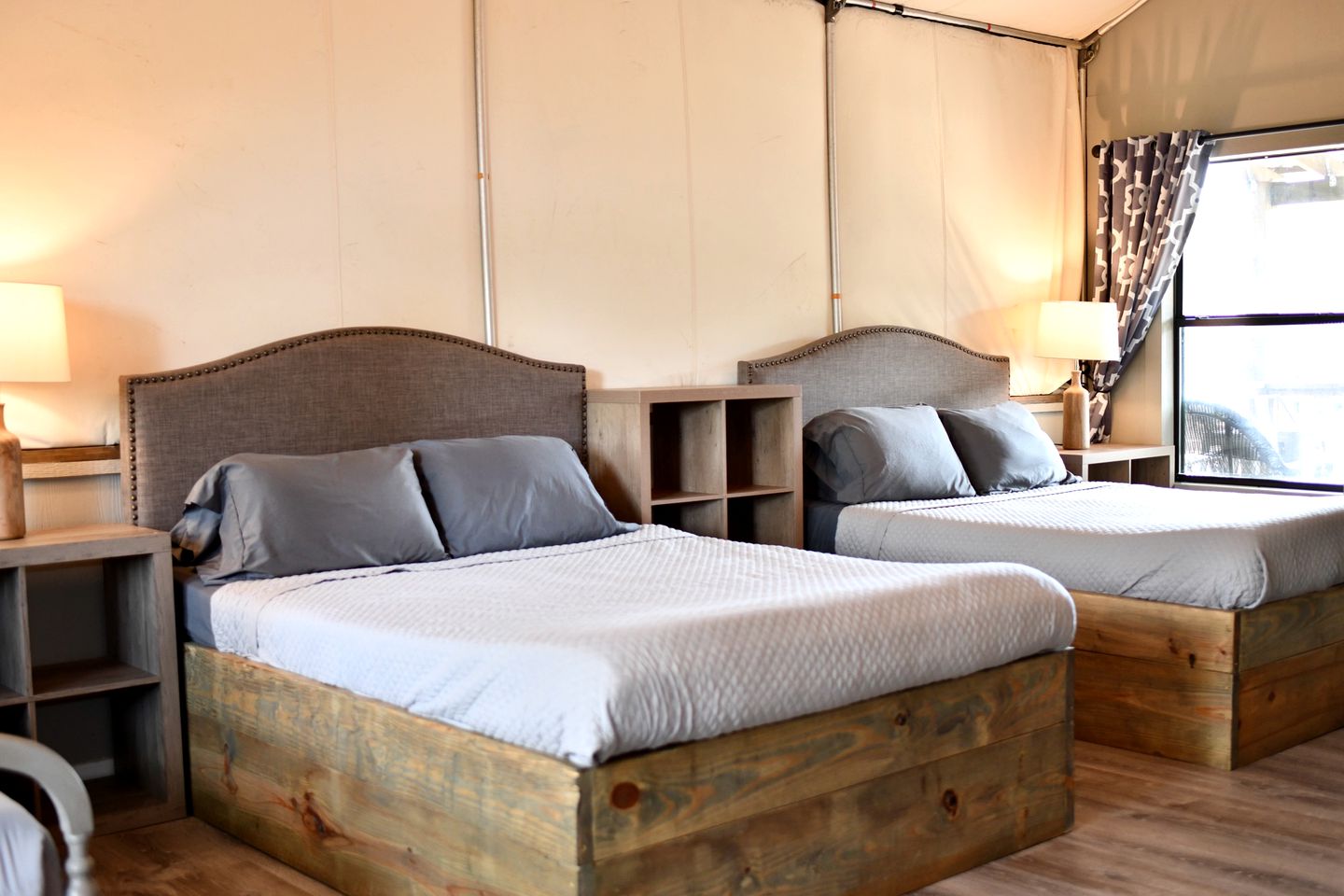 Tranquil Family Vacation by a Creek: Luxury Tented Cabin in Seguin, Texas