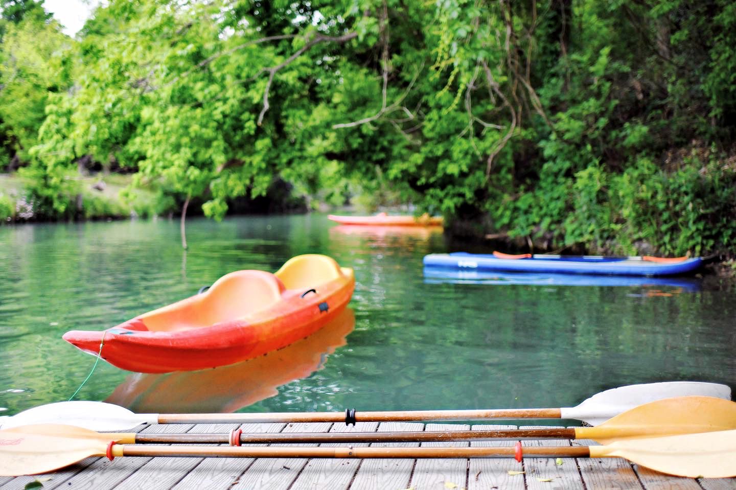 Tranquil Family Vacation by a Creek: Luxury Tented Cabin in Seguin, Texas