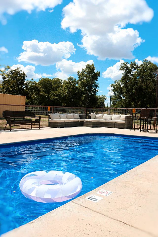 Escape to Nature: Safari Tent Glamping in Cibolo, Texas