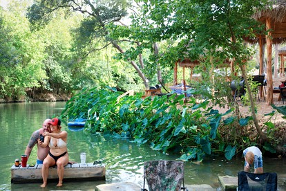 Cibolo Family Getaway: Waterfront Tented Cabin for a Glamping Holiday photo 3