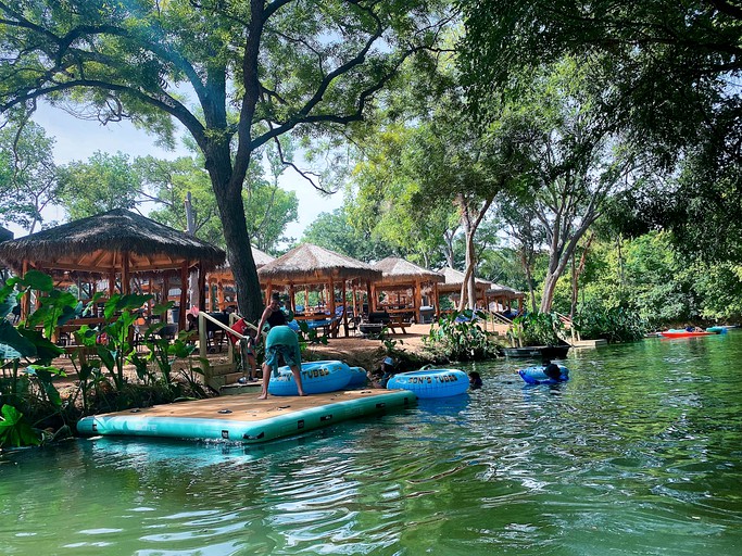 Vacation Rentals (United States of America, Kingsbury, Texas)