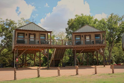 Family Escape by the Water: Fully Equipped Waterfront Tented Cabin Getaway in Cibolo, TX