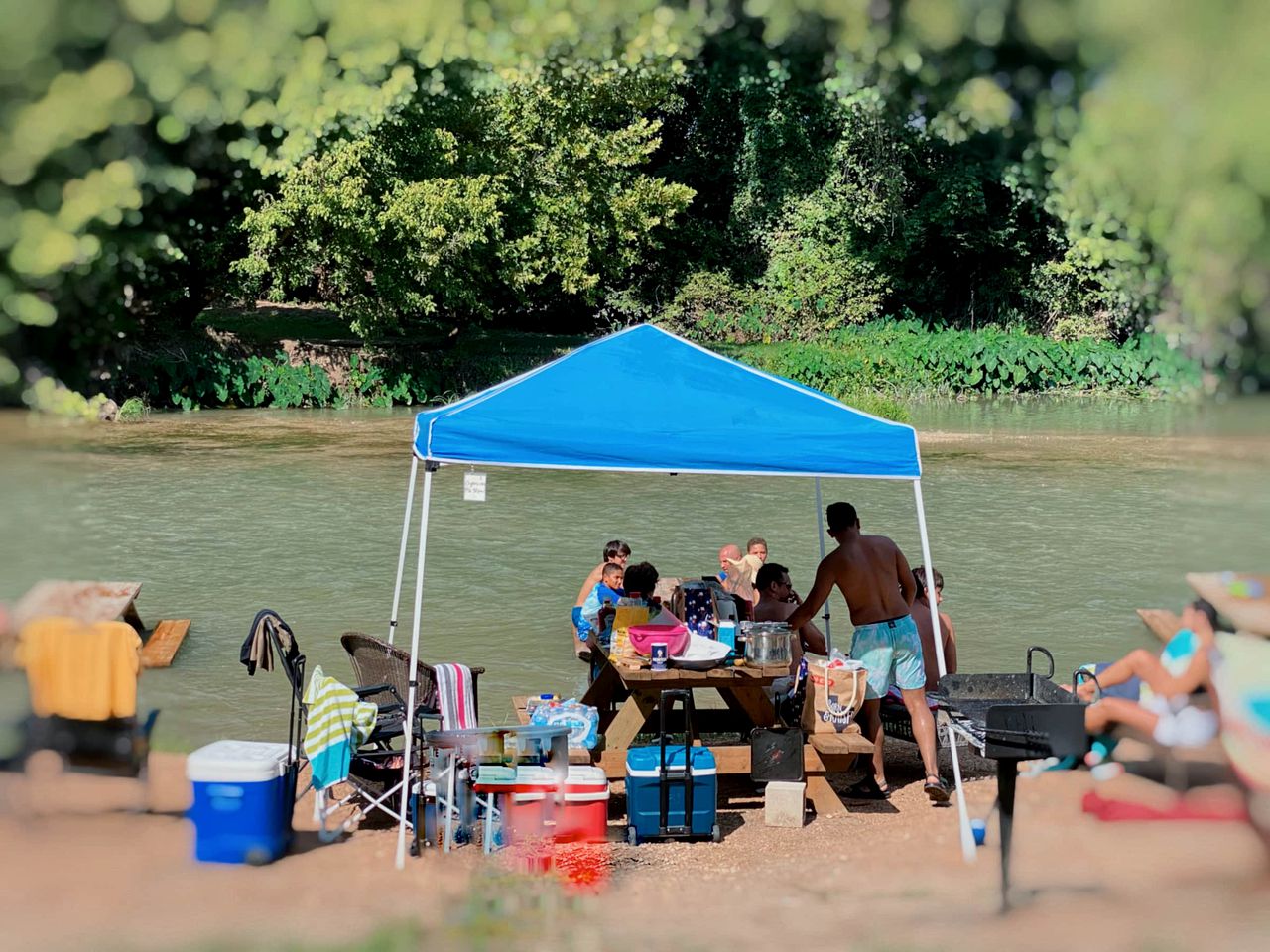 Fun Glamping Destination for All: Luxurious Safari Tent on the San Marcos River near Kingsbury, Texas