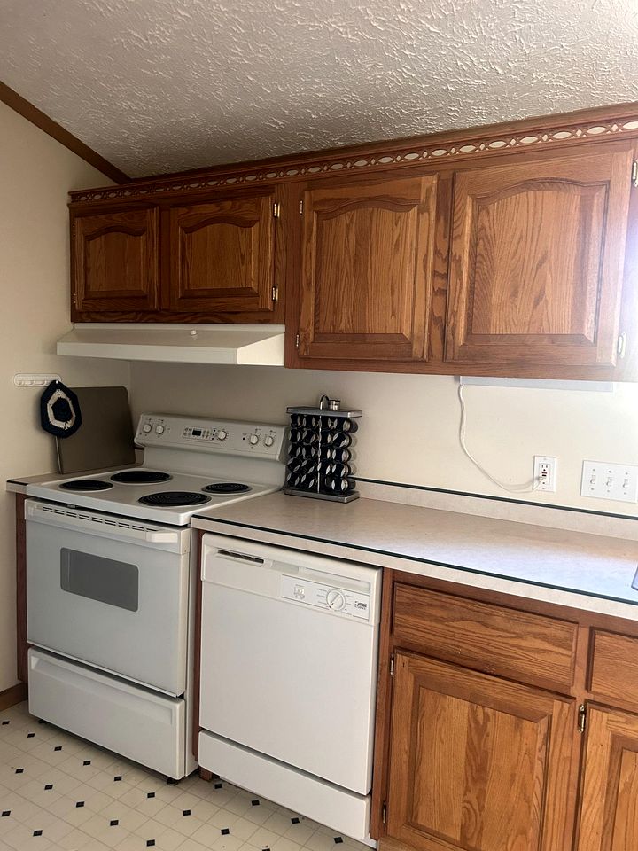 Large, Three Bedroom Cabin in Sturgis, South Dakota, Perfect for a Glamping Retreat to the Badlands