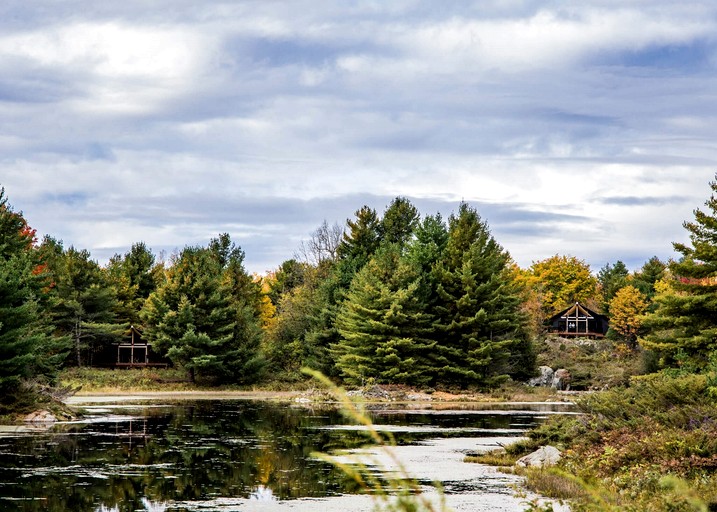 Cabins (Canada, Portland, Ontario)