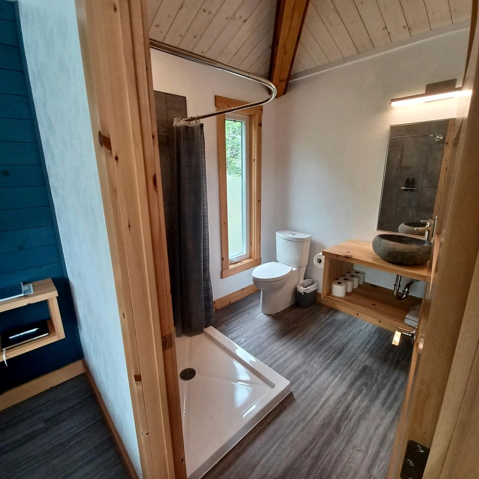 Private Cabin Located in a Wilderness Escape For Nature Enthusiasts on Long Lake, Portland Ontario