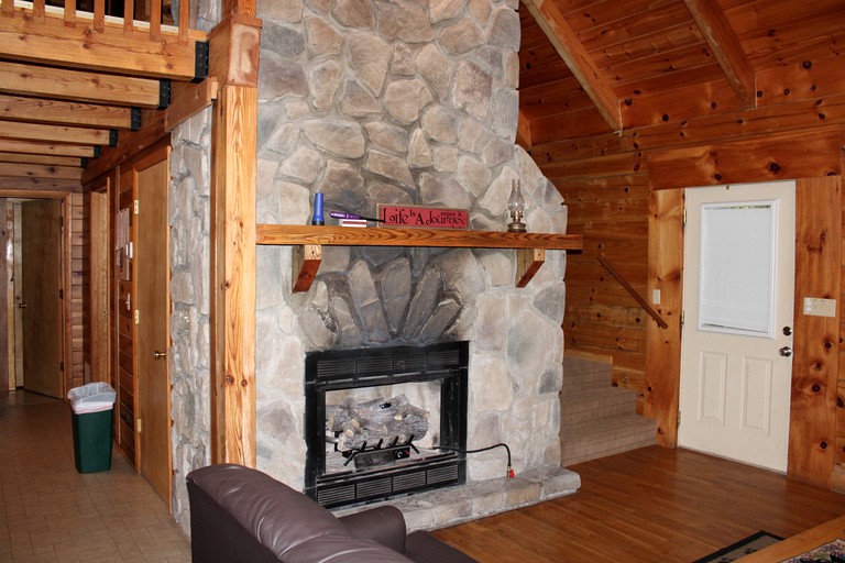 Cabins (Hico, West Virginia, United States)