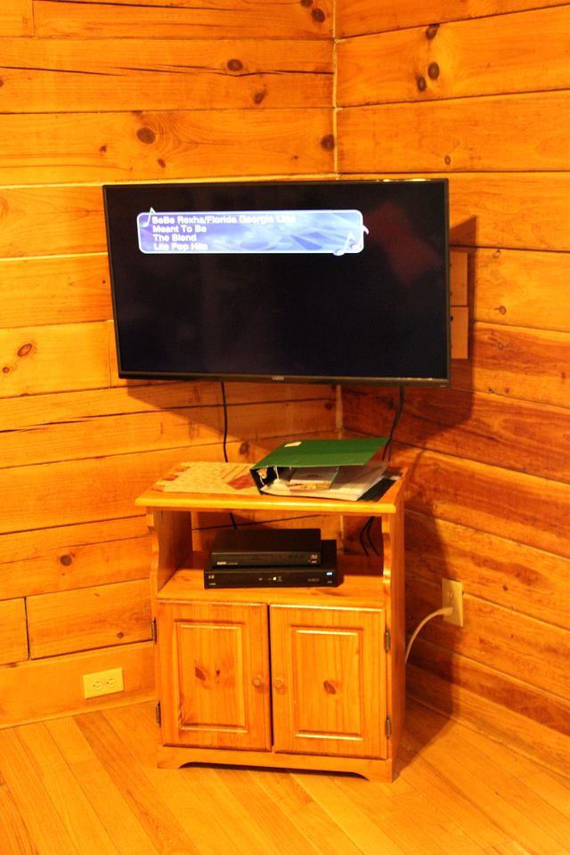 Peaceful Cabin Rental with a Hot Tub near Beckley, West Virginia