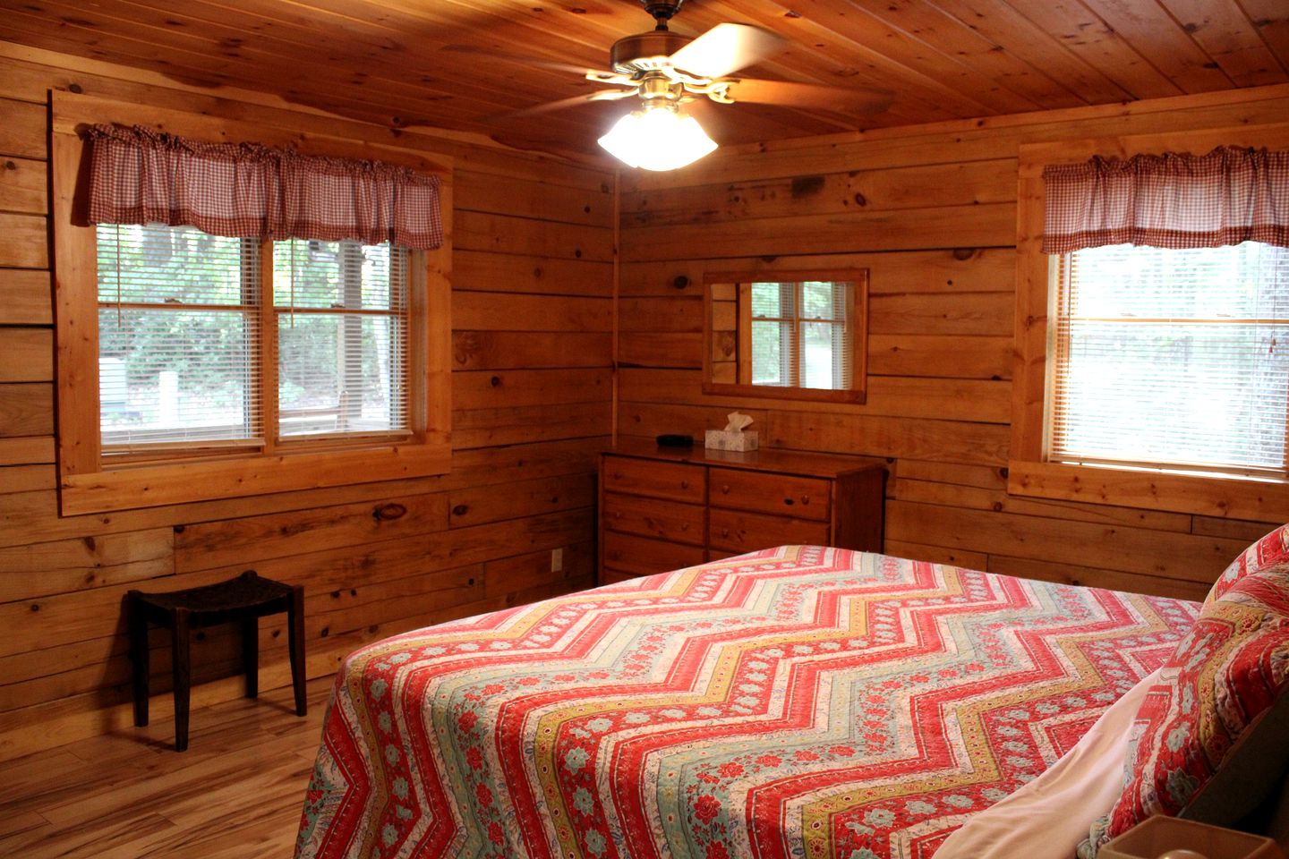 Spectacular Cabin Rental for Large Groups near New River in West Virginia