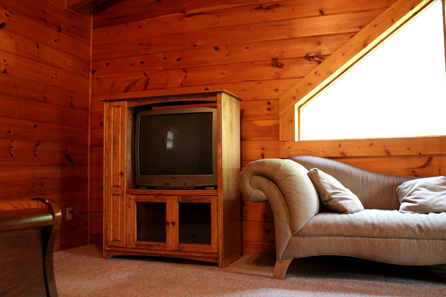 Spectacular Cabin Rental for Large Groups near New River in West Virginia