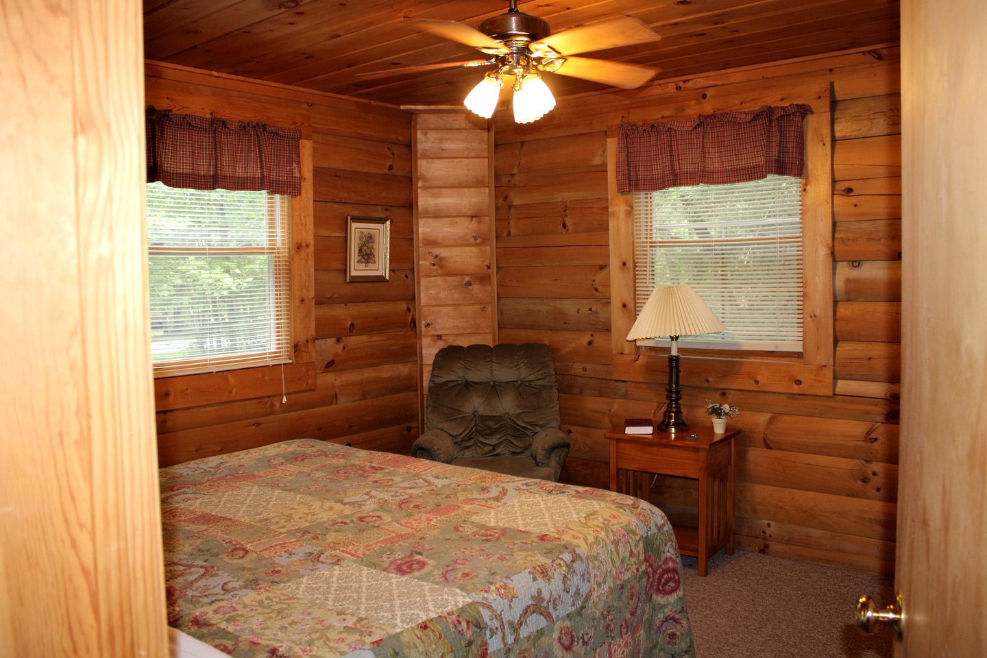 Charming Cabin Rental in the Forest near Beckley, West Virginia