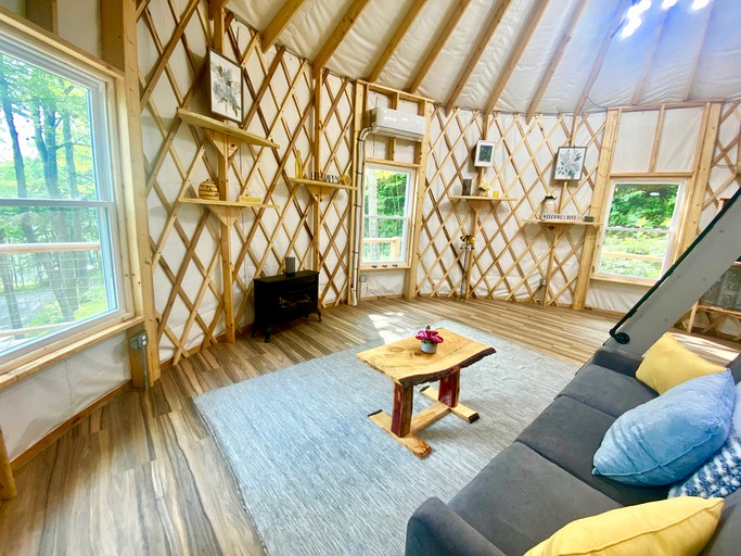 Yurts (United States of America, Hillsville, Virginia)