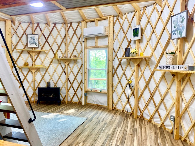 Yurts (United States of America, Hillsville, Virginia)