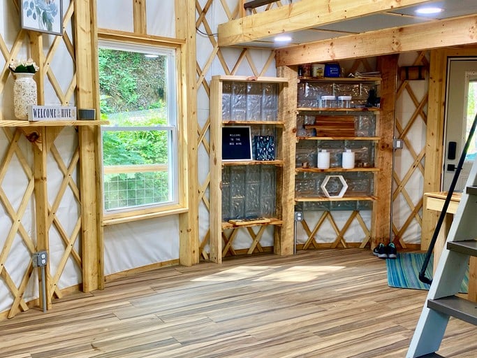 Yurts (United States of America, Hillsville, Virginia)