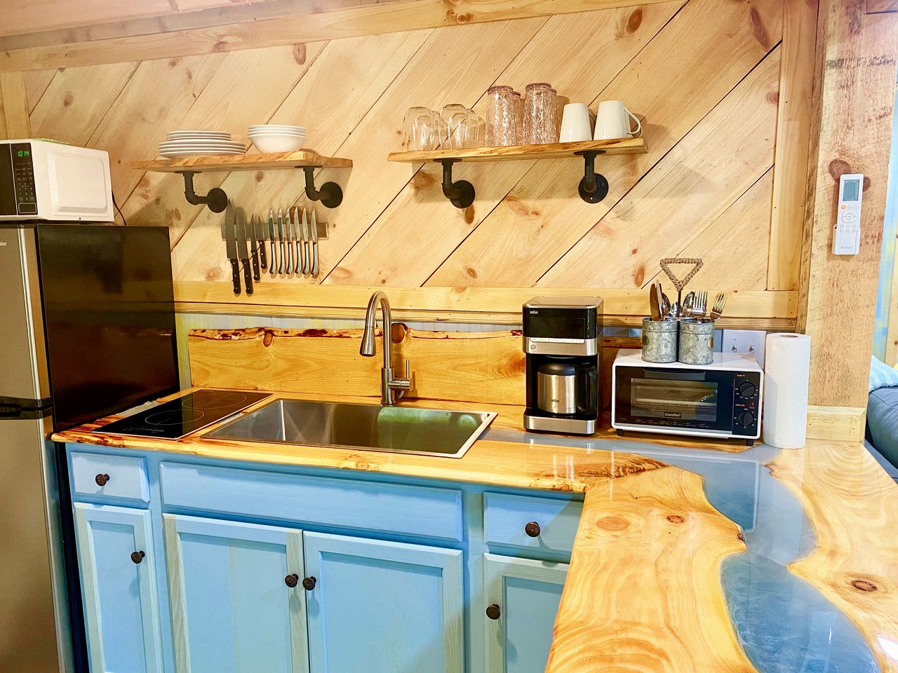 Delightful Lofted Yurt Beautifully Design with Jacuzzi and Private Deck in Virginia