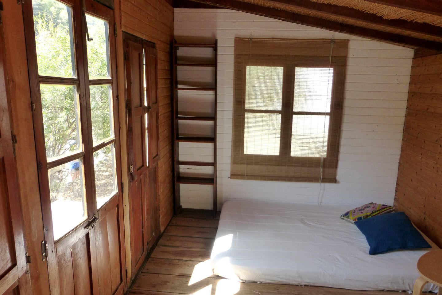 Cozy Hut Rental for a Peaceful Getaway to a Yoga Retreat in Ronda, Spain