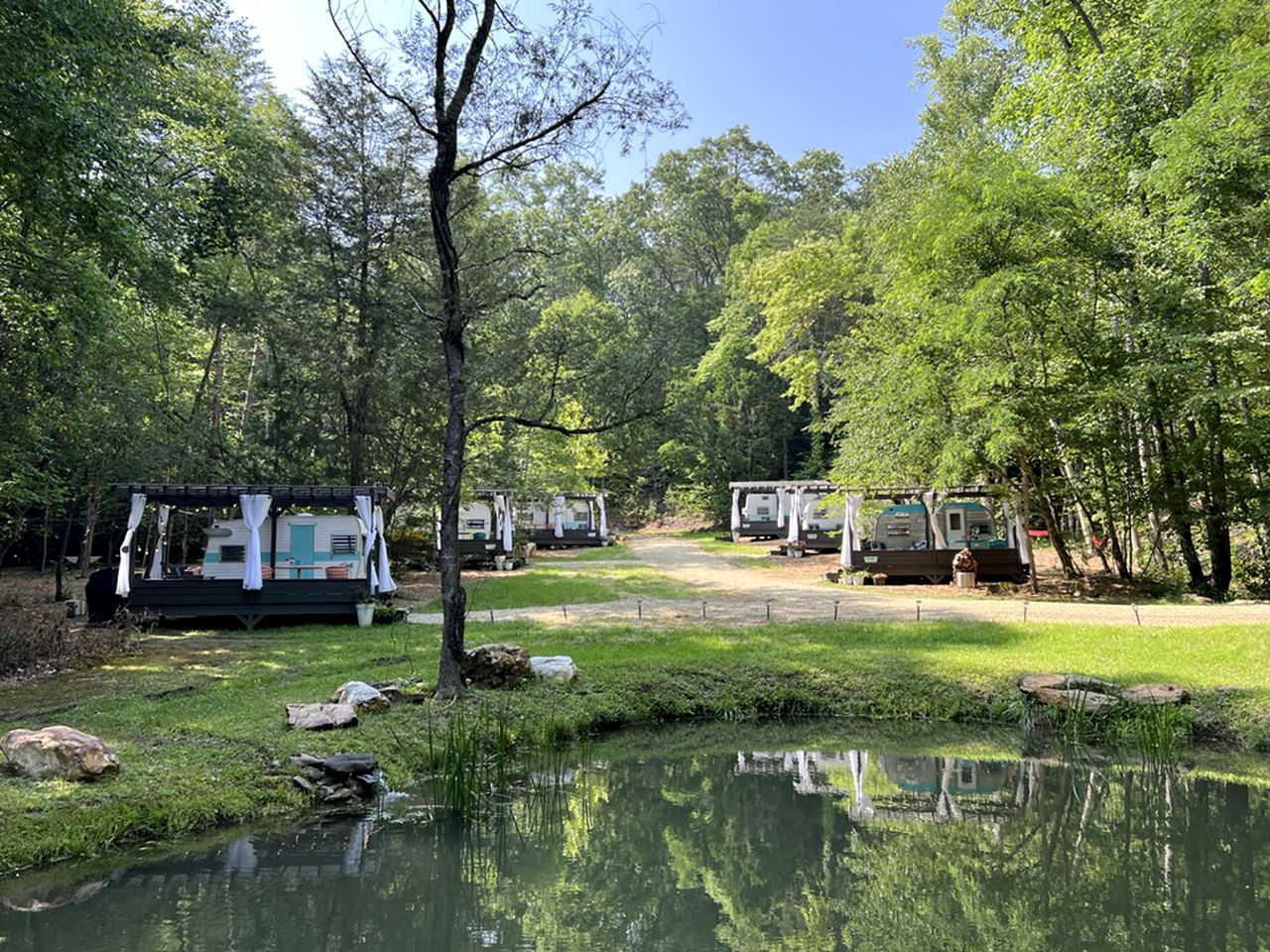 Vintage Camper Rental in Franklin for Couples Getaway in the Mountains in North Carolina