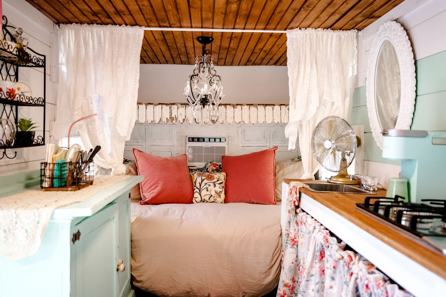 Unforgettable Glamping Caravan Rental in North Carolina for Intimate Weekends Away in Franklin