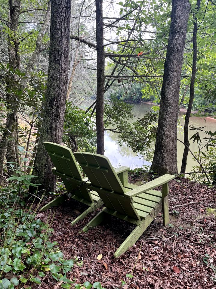 Glamping Treehouse Nestled by the Chestatee River, Perfect for Families or Friends Seeking adventure and Relaxation in Dahlonega, Georgia