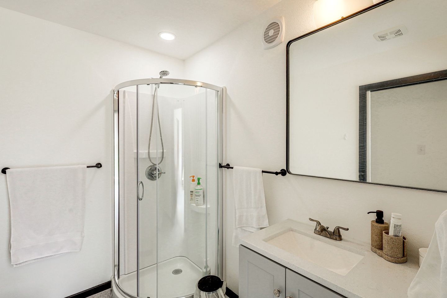 Amazing Glamping Getaway under the Stars: Luxurious Dome Rental in Lampasas, Texas