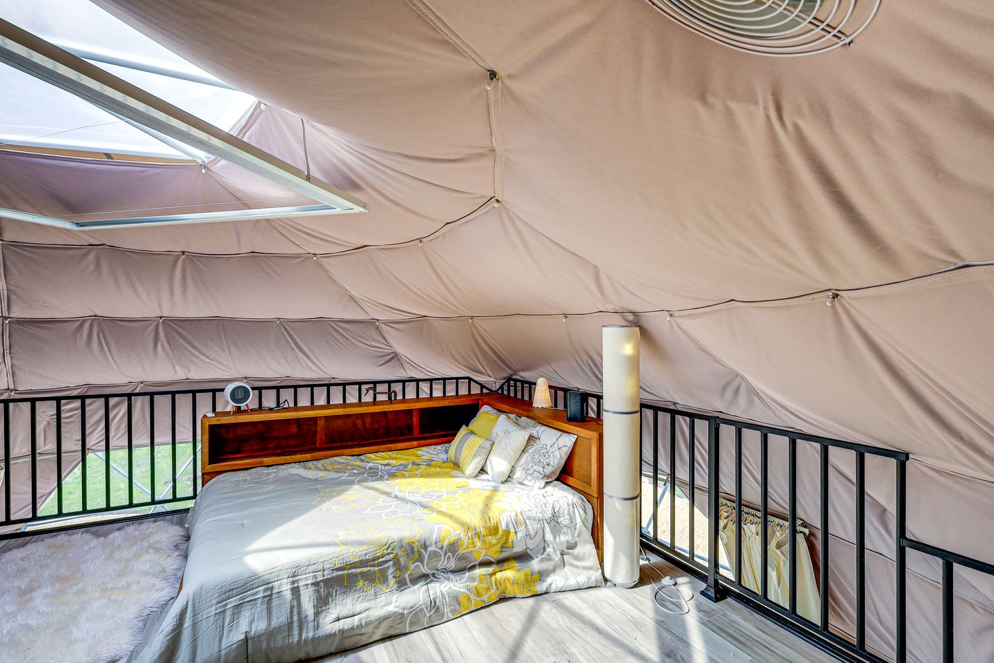 Amazing Glamping Getaway under the Stars: Luxurious Dome Rental in Lampasas, Texas