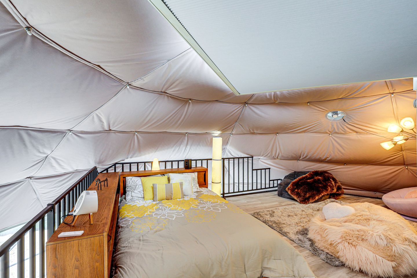 Amazing Glamping Getaway under the Stars: Luxurious Dome Rental in Lampasas, Texas