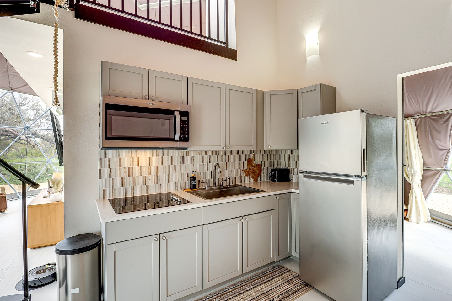 Amazing Glamping Getaway under the Stars: Luxurious Dome Rental in Lampasas, Texas