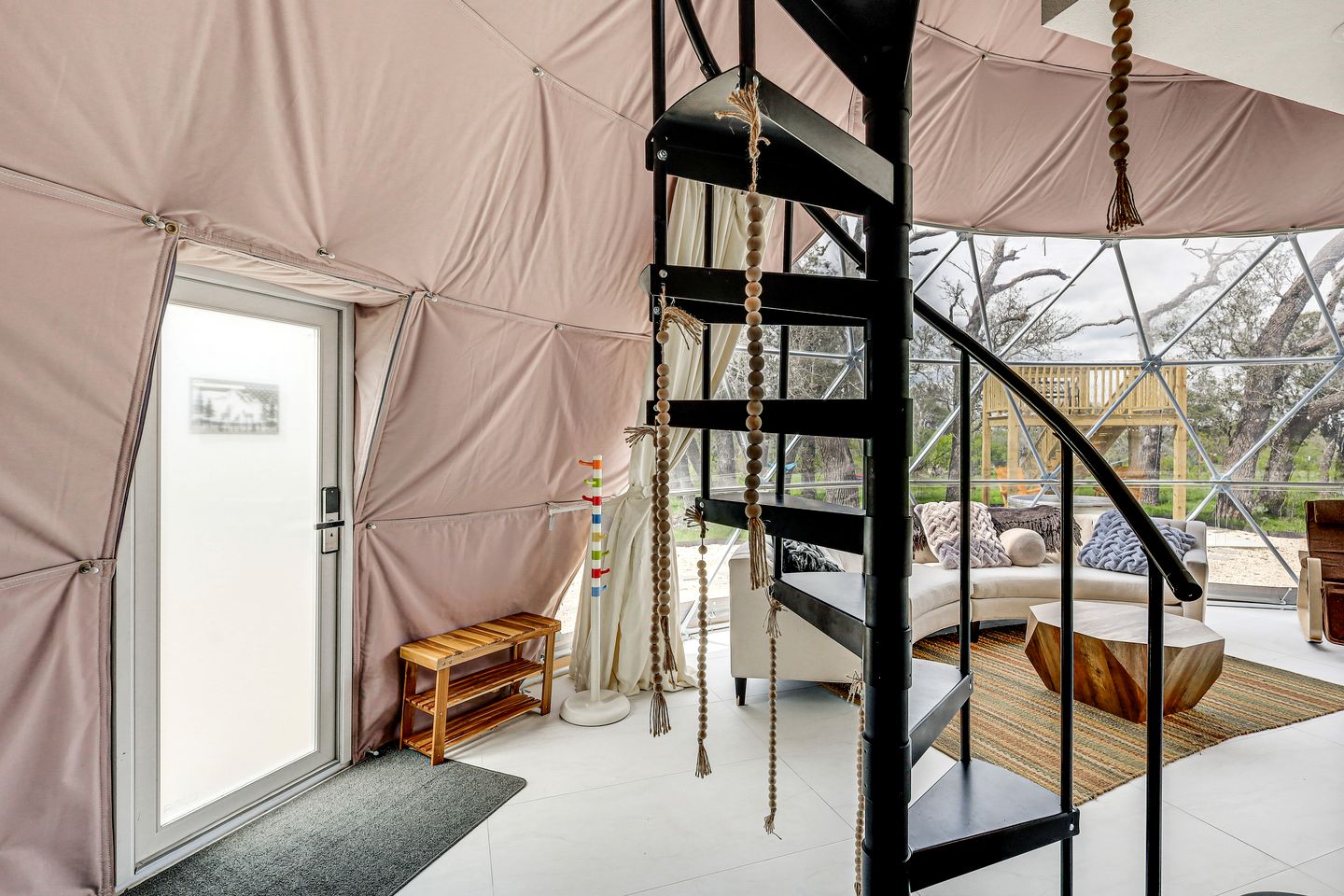 Amazing Glamping Getaway under the Stars: Luxurious Dome Rental in Lampasas, Texas