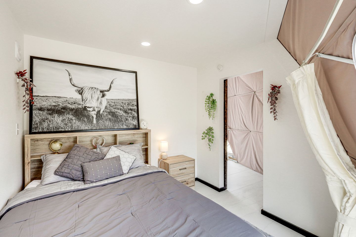 Amazing Glamping Getaway under the Stars: Luxurious Dome Rental in Lampasas, Texas