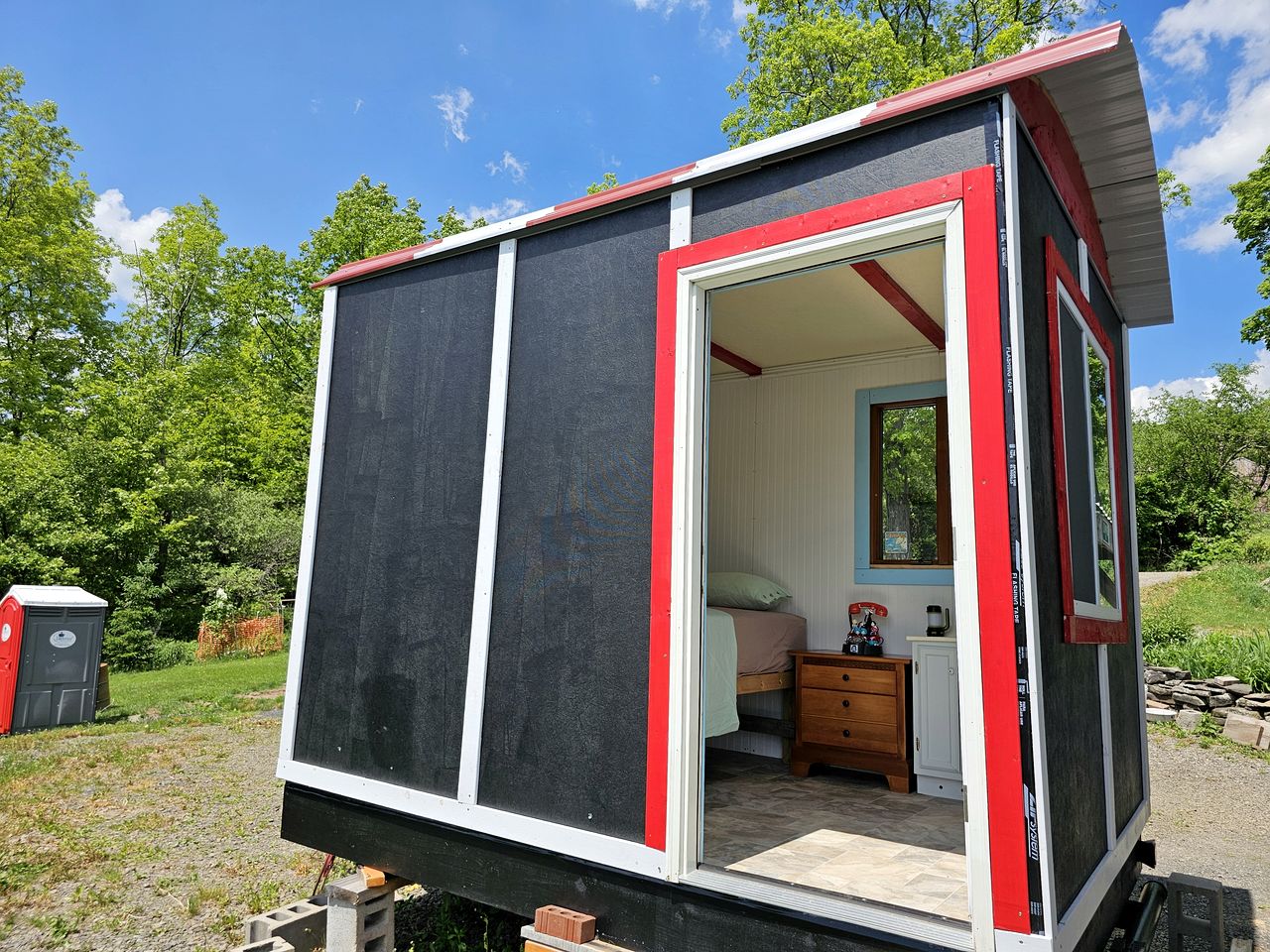 Cute Tiny House in Preston Hollow, NY - Amazing Glamping Destination for Two
