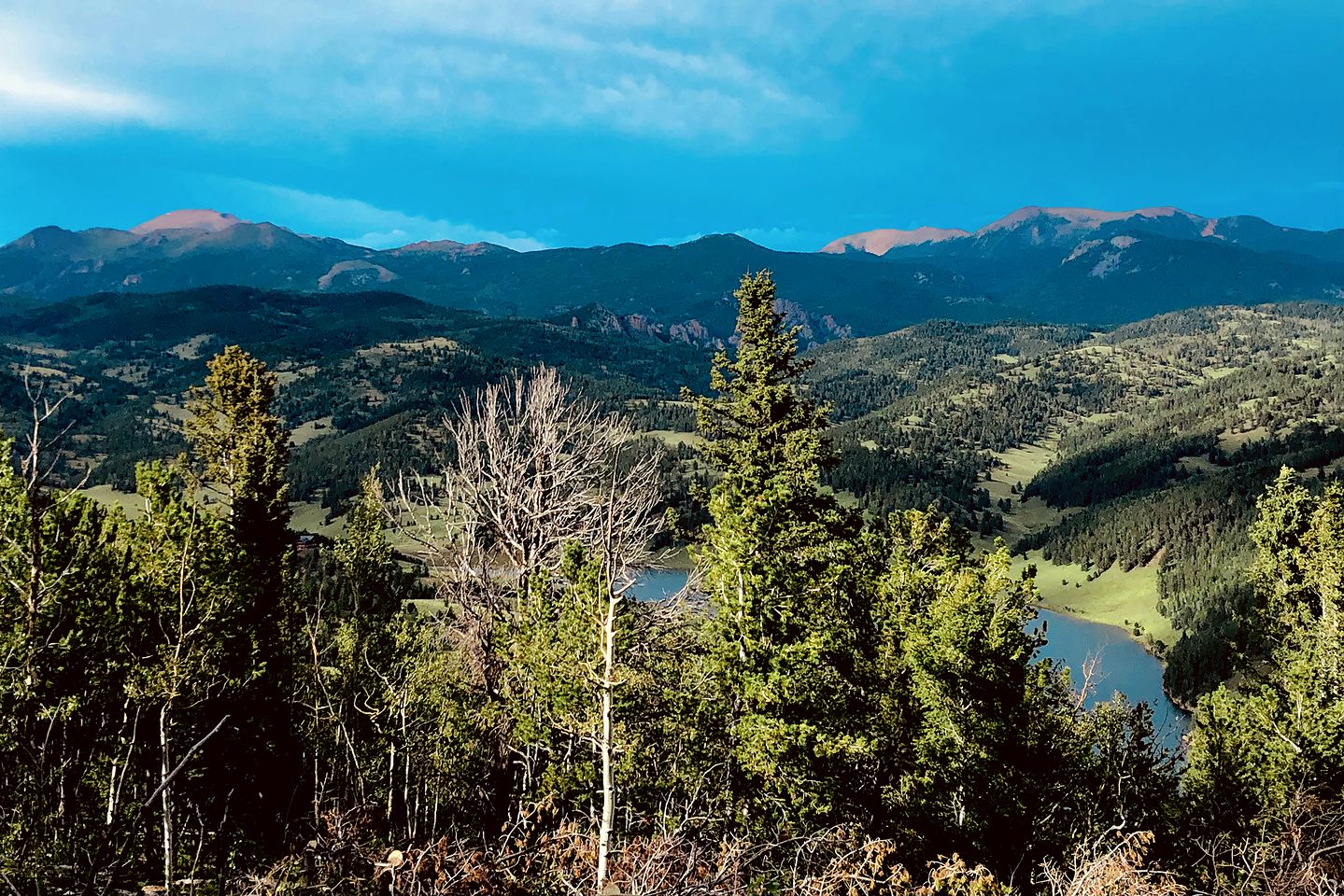 Majestic Mountain Majesty: Experience Colorado's Beauty from This Dome Paradise