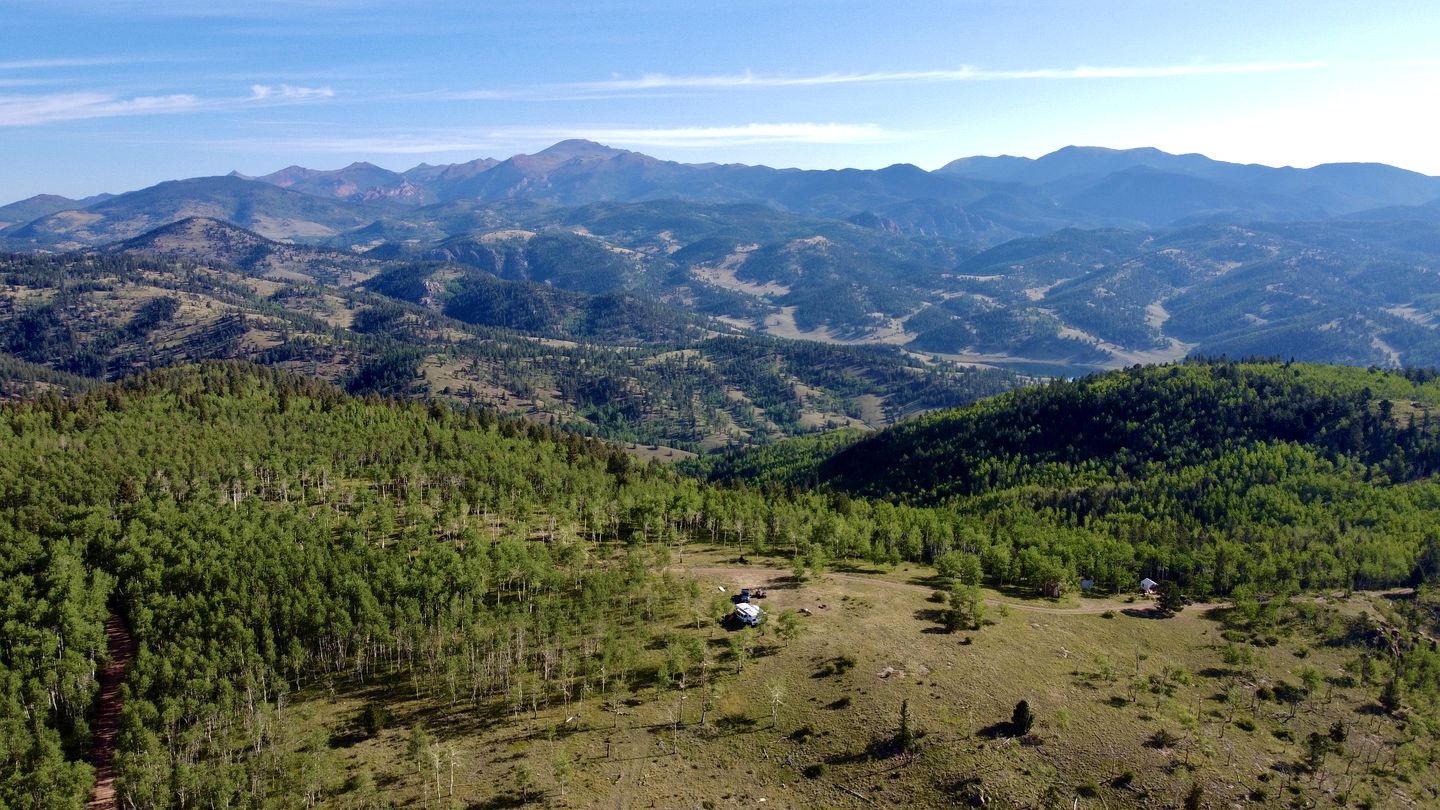 Majestic Mountain Majesty: Experience Colorado's Beauty from This Dome Paradise