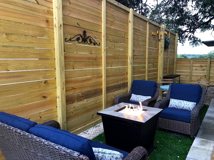 Caravans (United States of America, Dripping Springs, Texas)