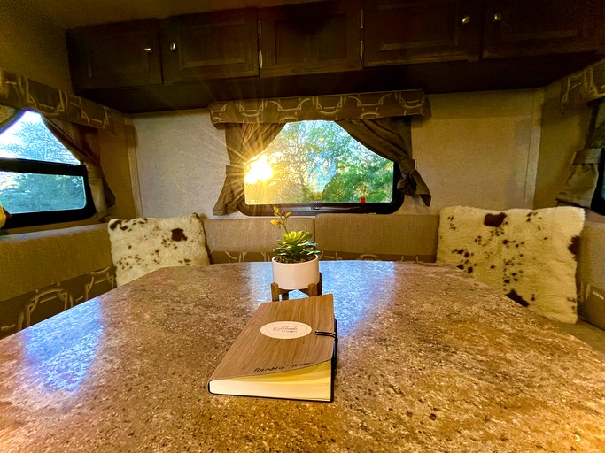 Caravans (United States of America, Dripping Springs, Texas)