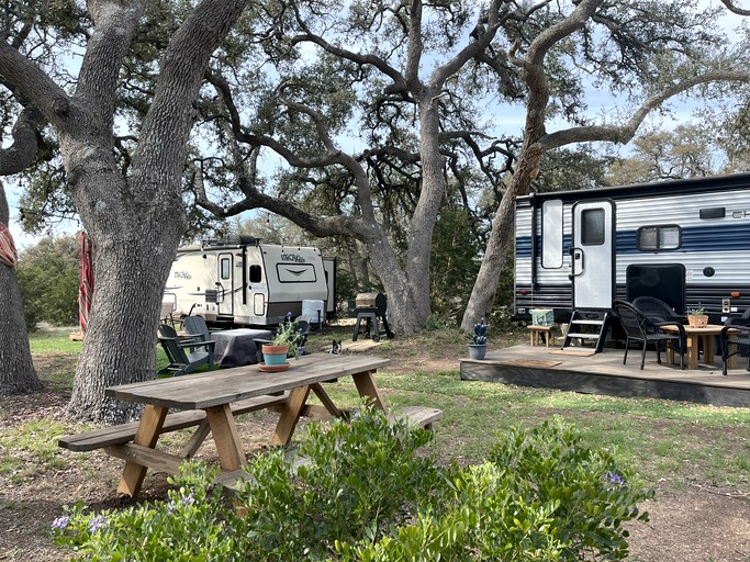 Caravans (United States of America, Dripping Springs, Texas)
