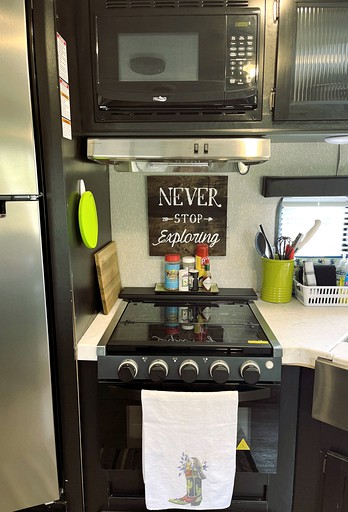 Caravans (United States of America, Dripping Springs, Texas)