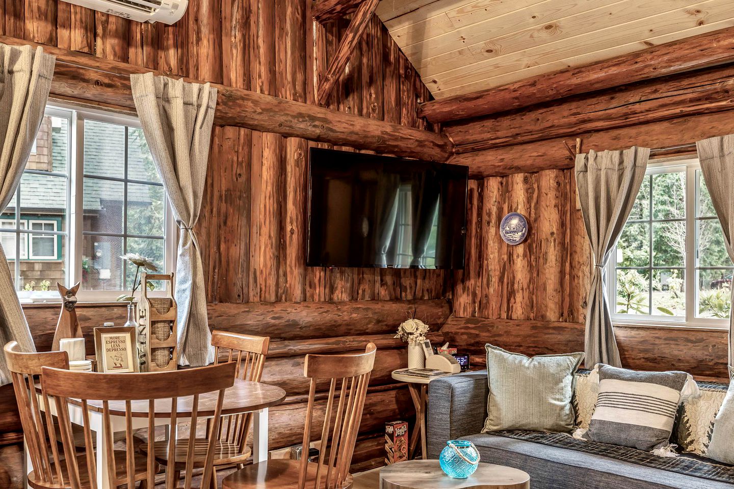 Glamping Cabin Retreat: Tranquil Escape in McKenzie Bridge, Oregon