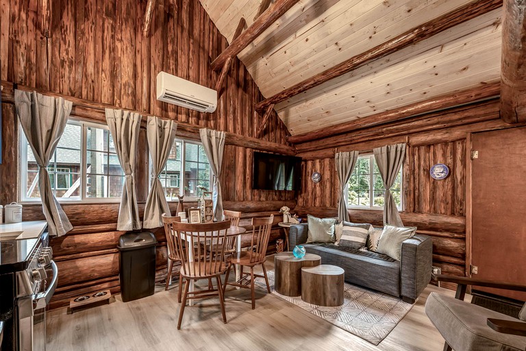 Cabins (United States of America, McKenzie Bridge, Oregon)