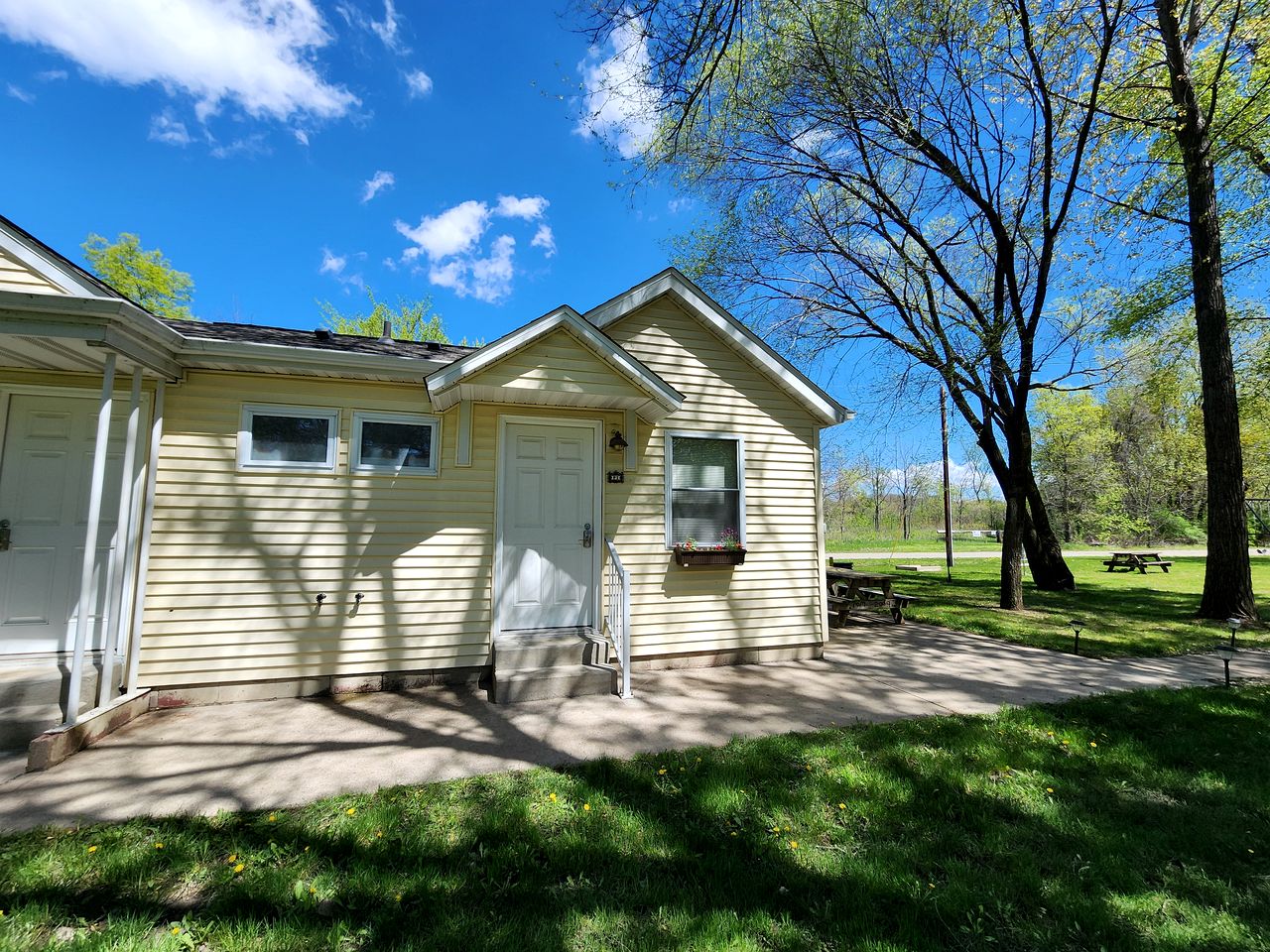 Tranquil Cottage with Picnic Table and Fire Ring in Trempealeau, Wisconsin