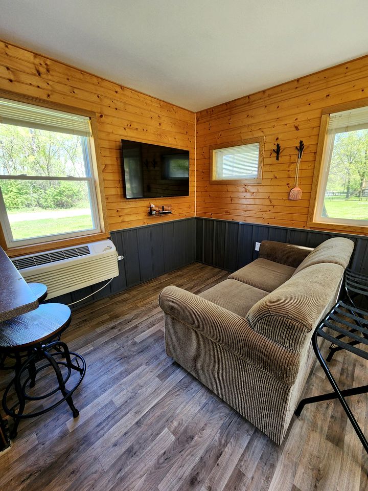Tranquil Cottage with Picnic Table and Fire Ring in Trempealeau, Wisconsin