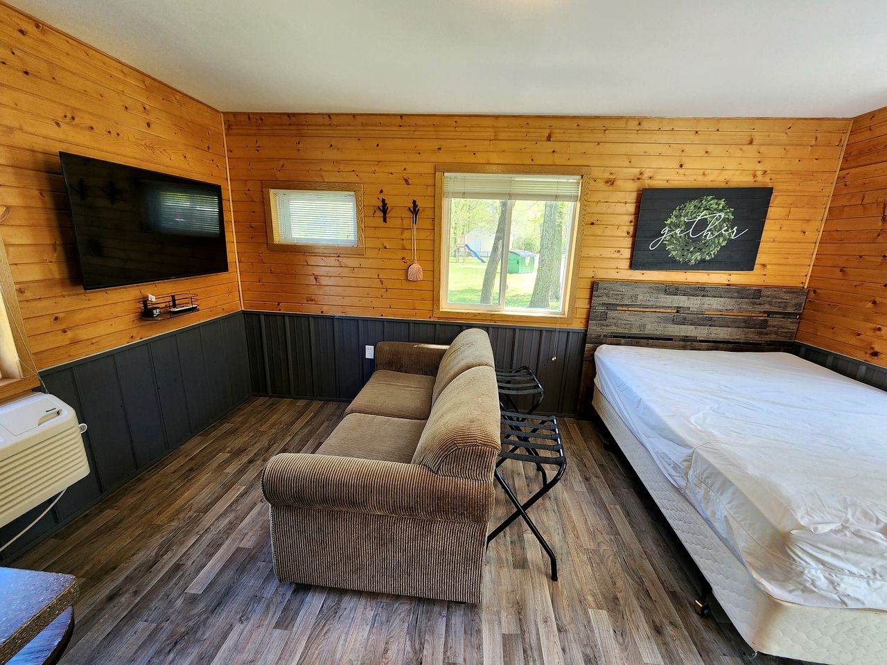 Tranquil Cottage with Picnic Table and Fire Ring in Trempealeau, Wisconsin