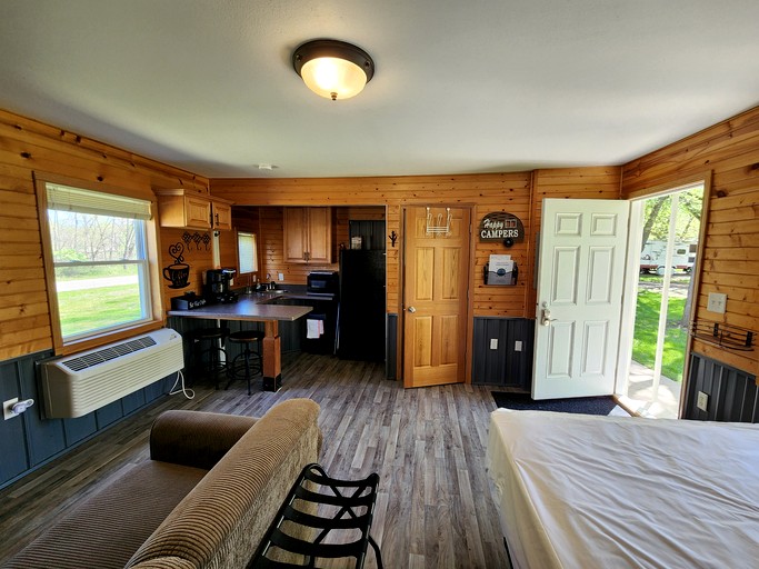 Cottages (United States of America, Whitehall, Wisconsin)