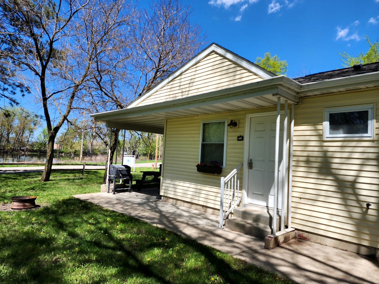 Cottages (United States of America, Whitehall, Wisconsin)