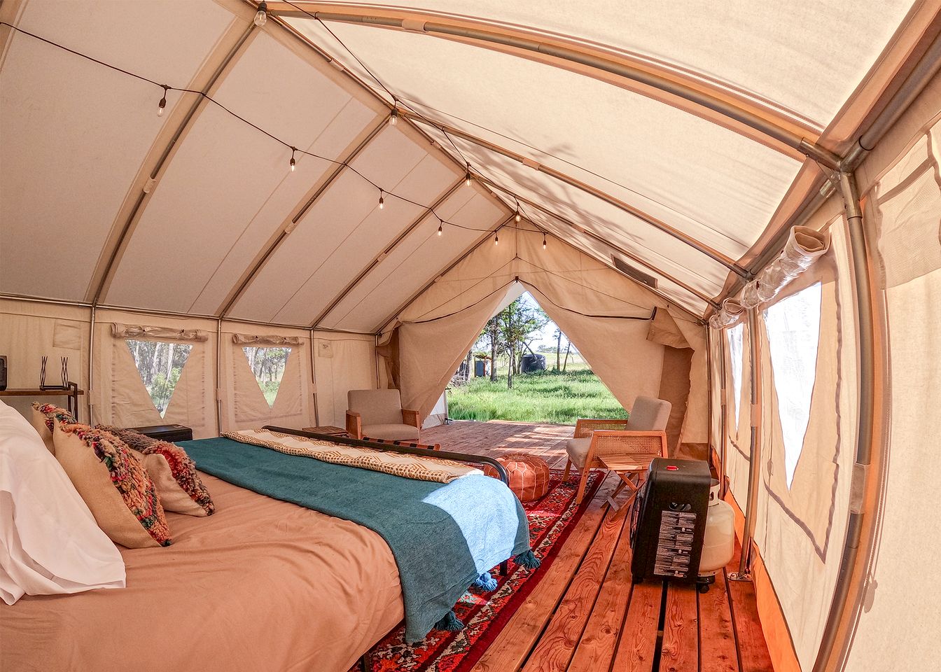 Spacious Tented Cabins Perfect for Couples in Dufur, Oregon