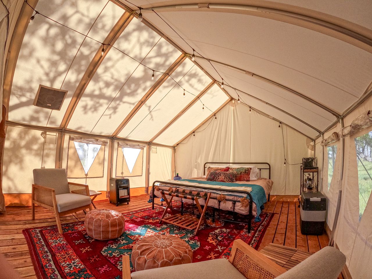 Spacious Tented Cabins Perfect for Couples in Dufur, Oregon