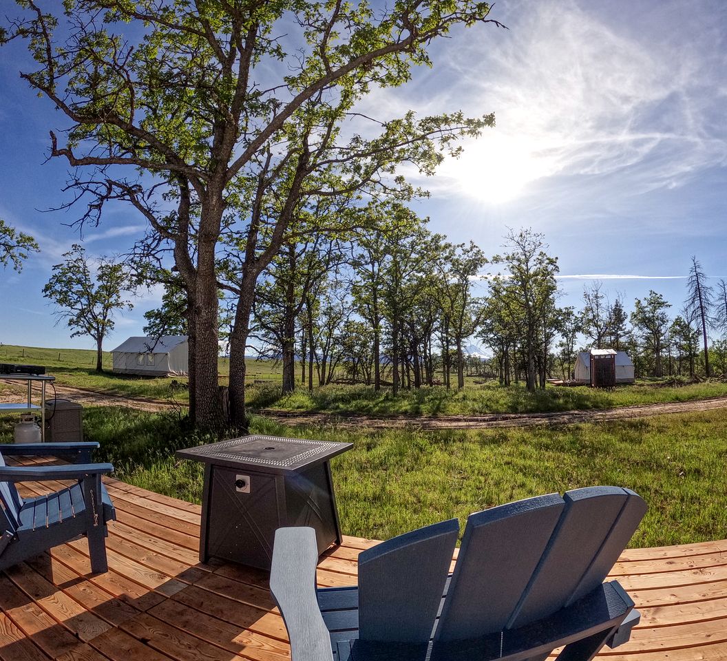 Spacious Tented Cabins Perfect for Couples in Dufur, Oregon