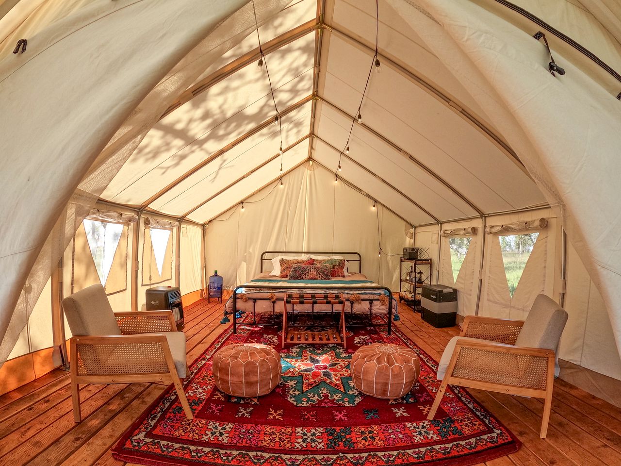 Spacious Tented Cabins Perfect for Couples in Dufur, Oregon