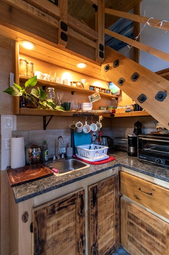 Tiny Houses (Canada, Madeira Park, British Columbia)