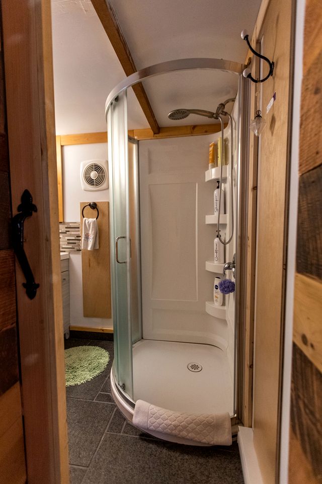 Cozy Tiny House Perfect to Disconnect in Madeira Park, British Columbia
